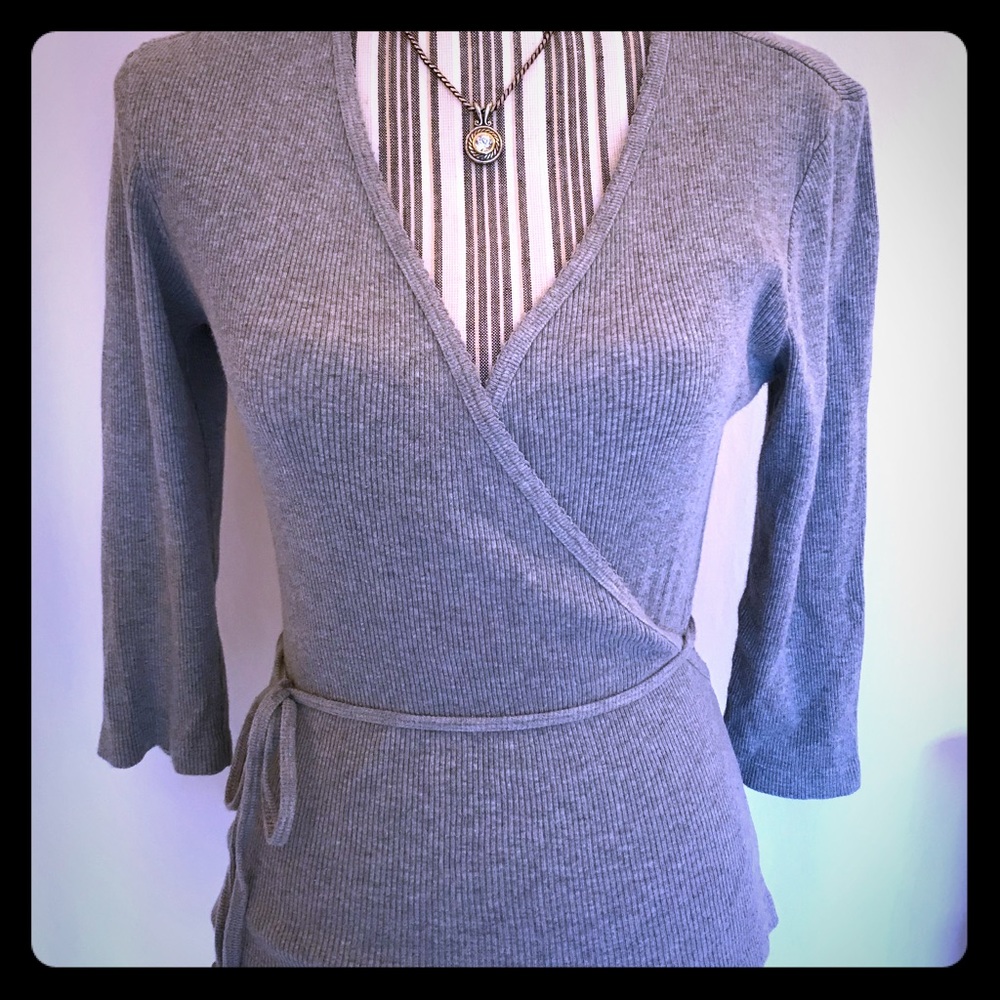 GAP wrap-around heather gray top. Sz Med EUC